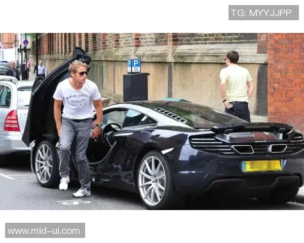 足球明星出门时的豪华车队名称揭秘与背后的故事分析