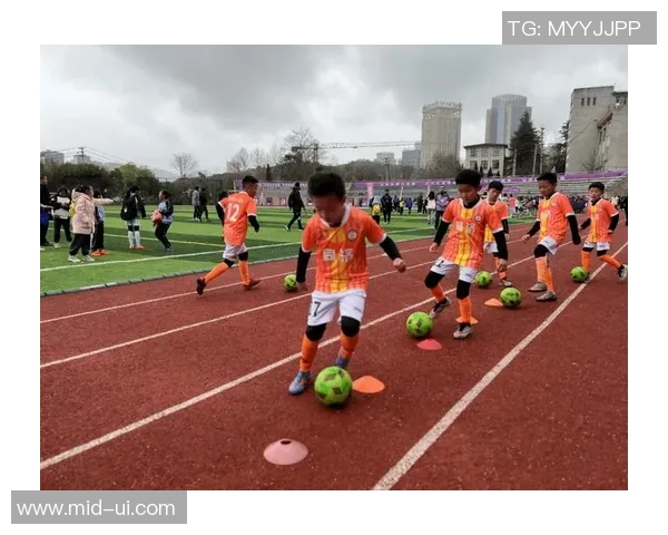 内蒙古六岁小足球明星崭露头角引发全国关注与热议